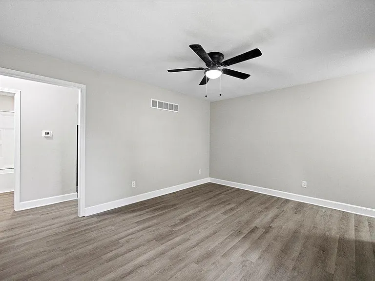 104 W 4th St #104 — Photo 7