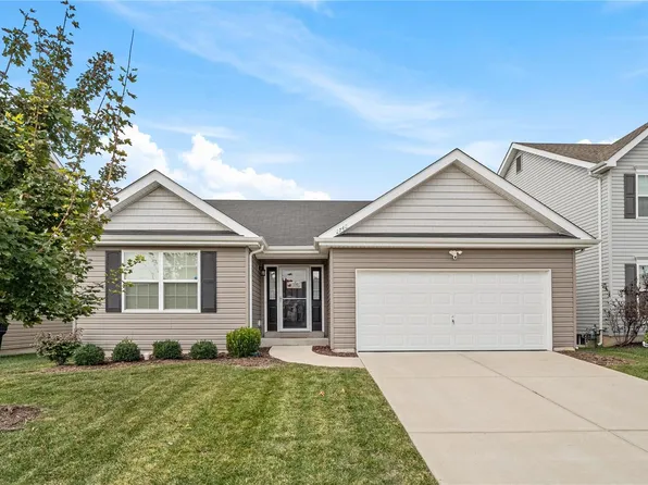 2748 Cedar Grove Dr, Belleville, IL 62221