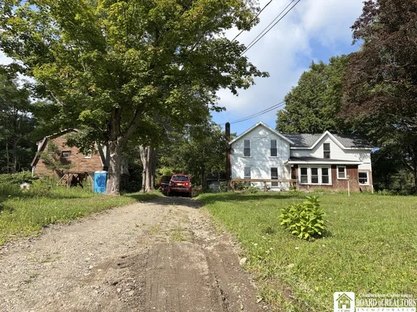 9185 Chautauqua Rd, Fredonia, NY 14063