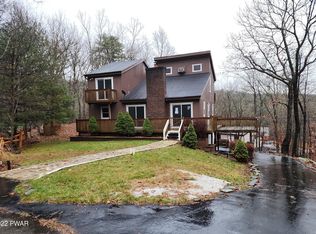 3119 Yorke Ct, Bushkill, PA 18324