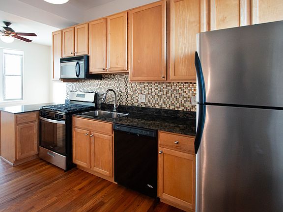 2nd image of 2405 N Hamlin Ave #3N
