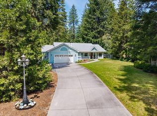 521 Pony Trl, Mount Shasta, CA 96067
