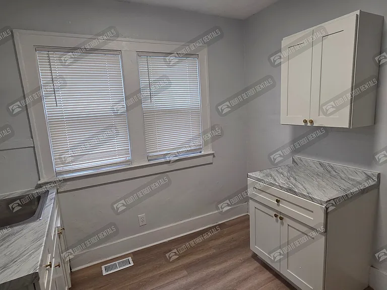 2500 Glendale St — Photo 17