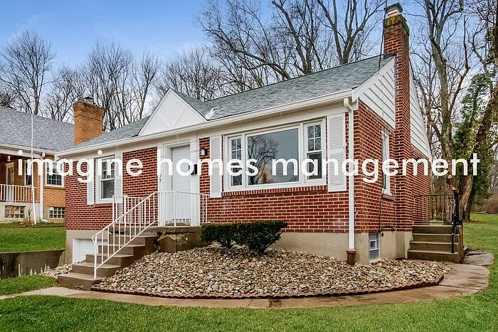 3 bed, 1.0 bath, 1180 sqft, $1,940 — Photo 2