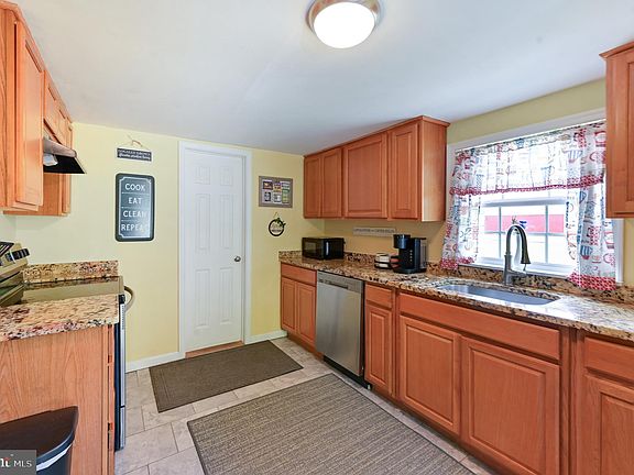 5th image of 108 Oak Lane Dr