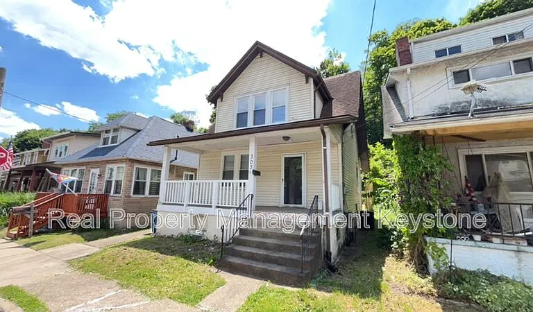303 Lexington Ct — Photo 22