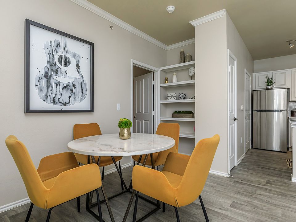 Elegant Dining Rooms at The Woods of Five Mile Creek in Dallas, TX