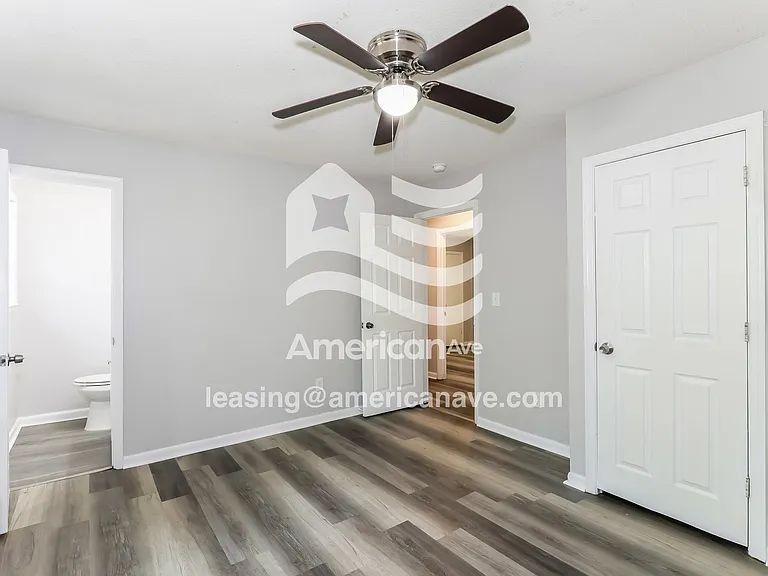 1516493_007_main_bedroom_7.jpg