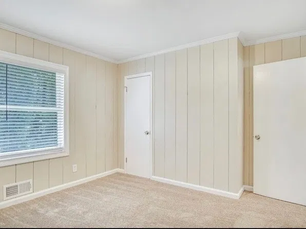 614 Oberlin Elyria Rd, Elyria, OH 44035