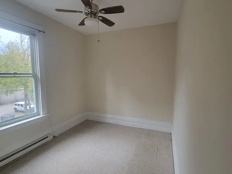 300 Princess Ave — Photo 5