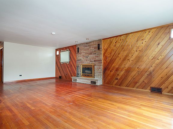 5th image of 10468 Diversey Ave