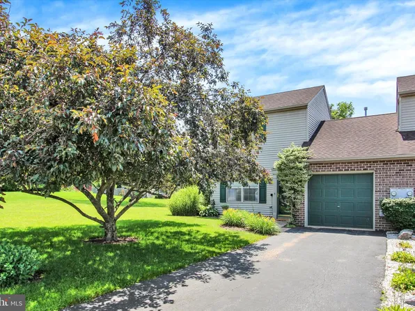 3126 Long Meadow Dr #25B, Dover, PA 17315