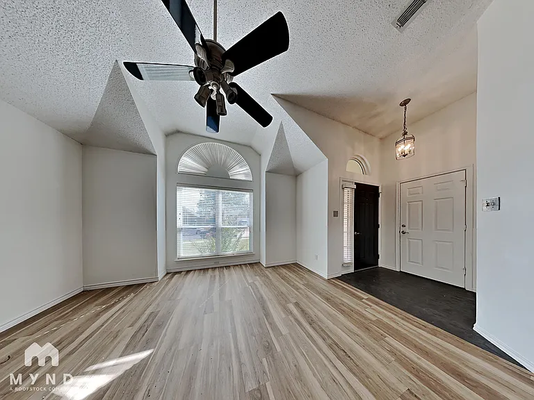 951 Freshwood Ct — Photo 3