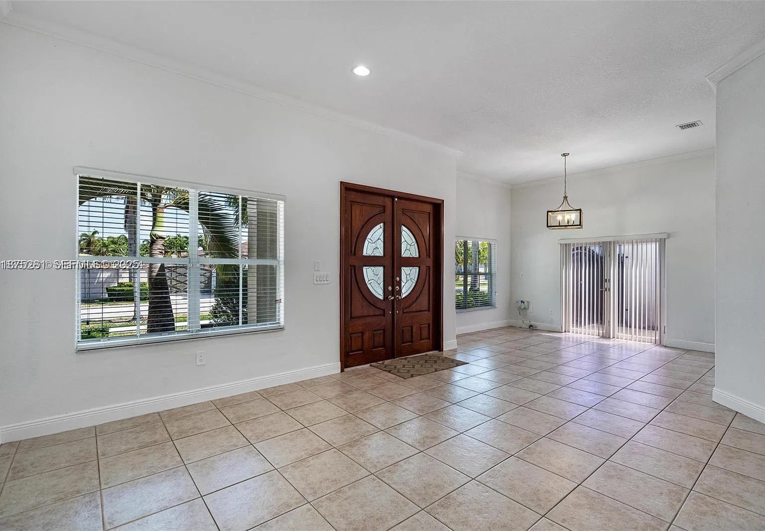 3 bed, 1736 sqft, $4,000 — Photo 1