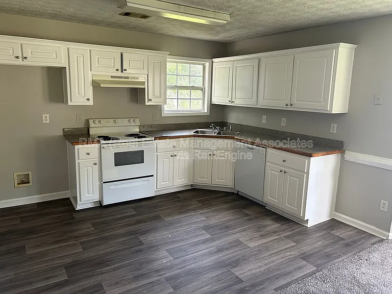 216 Sammy Cir — Photo 8