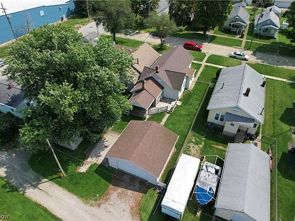 5th image of 609 Broadway St