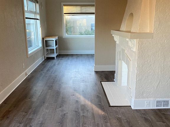 View in opposite direction towards kitchen. Again lots of space in the open floor plan.