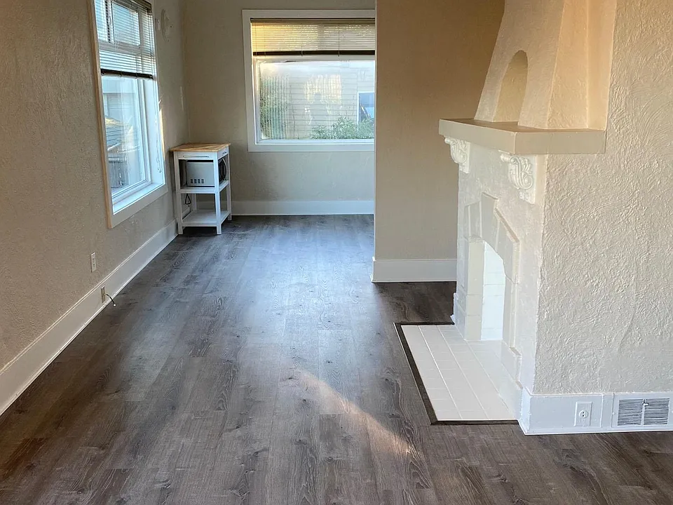 View in opposite direction towards kitchen. Again lots of space in the open floor plan.