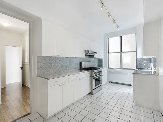 Rented by Sotheby's International Realty | media 8