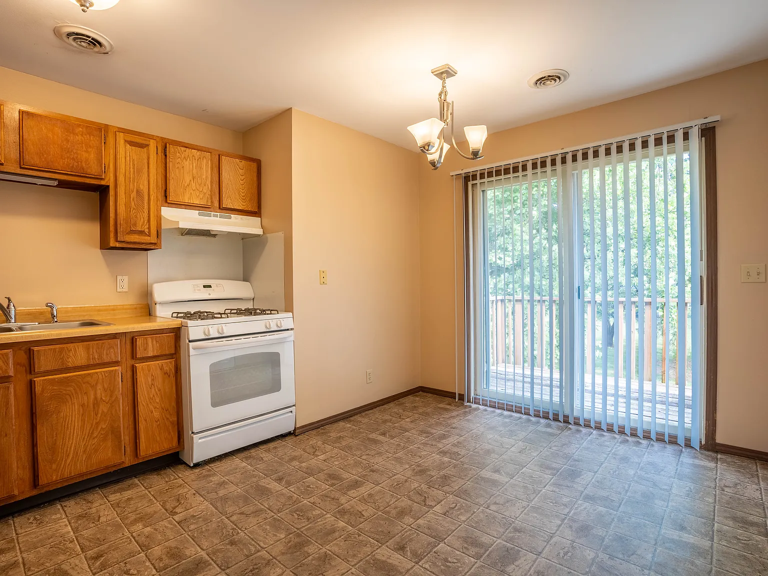 2 bed, 1100 sqft, $1,195 — Photo 2