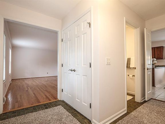 4th image of 9396 Flemington Dr