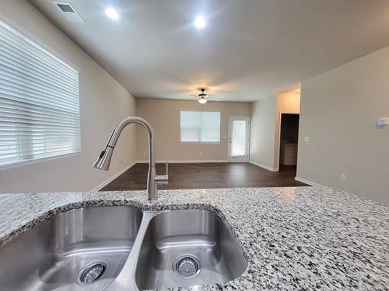 54 Laurel Dr E — Photo 7