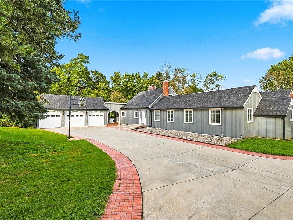 1st image of 4 Prairie Hills Ln