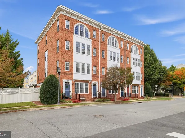 185 Chevy Chase St #185, Gaithersburg, MD 20878