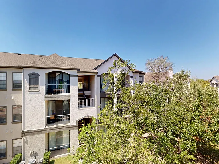 Lakeline Villas — Photo 96