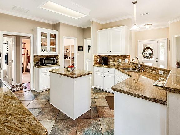 4th image of 2389 Kendal Green Cir