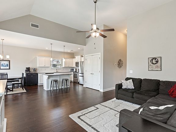 3rd image of 5905 Covent Ln