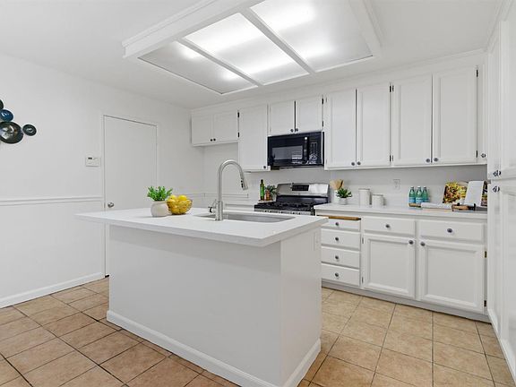 4th image of 1451 W Swain Rd