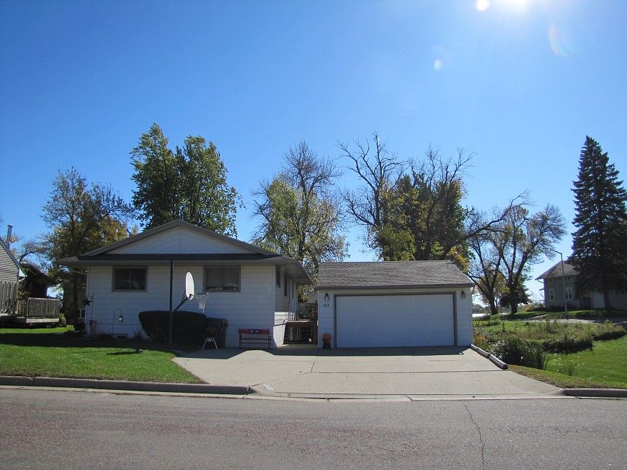 1st image of 613 Betty Ave