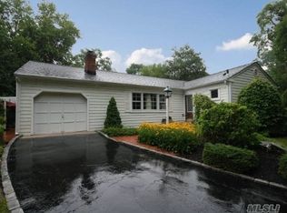 11 Hilltop Rd, Stony Brook, NY 11790