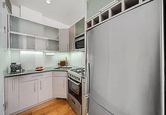 3rd image of 687 Driggs Ave APT 2G