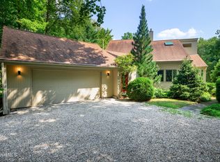 283 Bulkley St, Williamstown, MA 01267