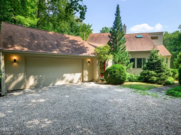 283 Bulkley St, Williamstown, MA 01267