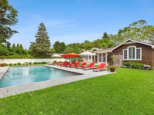 7 Cedar Ct, East Hampton, NY 11937