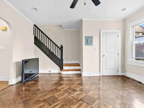 822 E 48th St #Pvt, Brooklyn, NY 11203