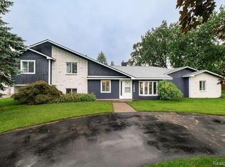 5266 Oak Park Dr, Clarkston, MI 48346