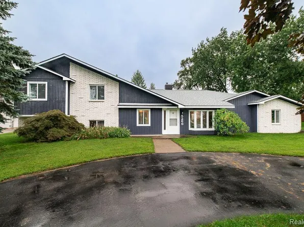 5266 Oak Park Dr, Clarkston, MI 48346