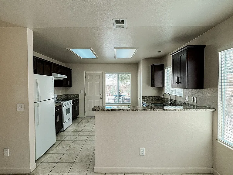 71531 Sunnyvale Dr — Photo 6