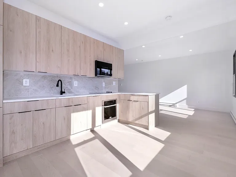 163 1st Ave #3E — Photo 7