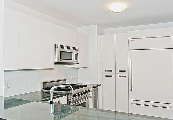 4th image of 4630 Center Blvd APT 802