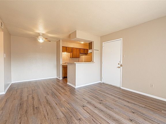 4th image of 904 University Dr #9