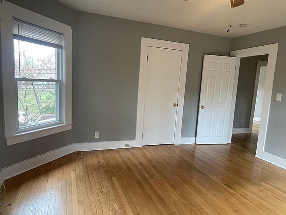 5th image of 10 E Grand Ave Floor 2