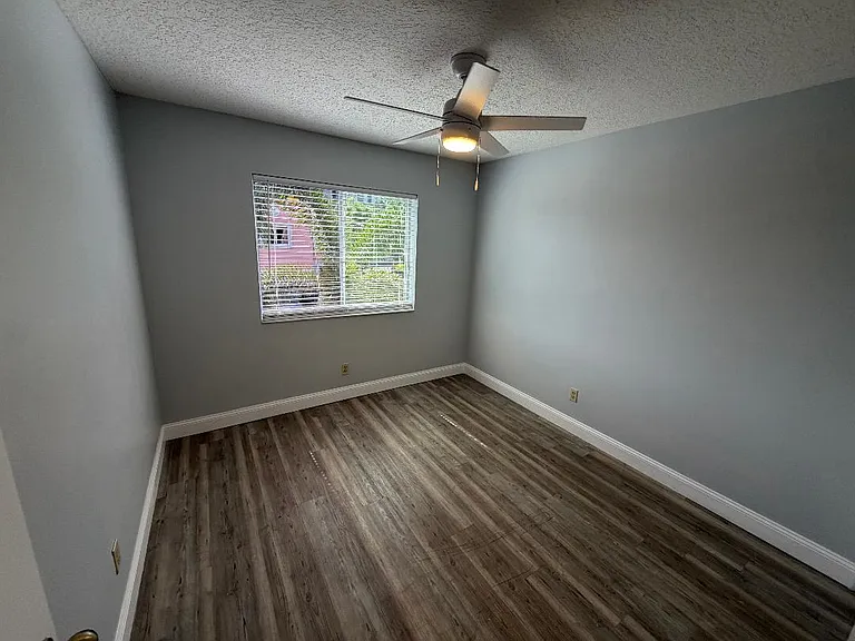 1117 SE 5th Ct — Photo 16