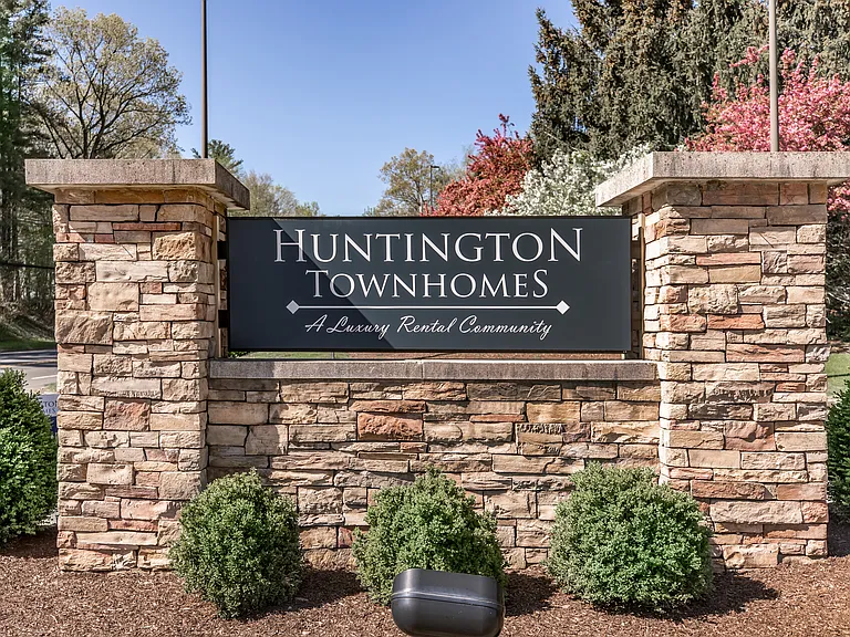 Huntington Townhomes — Photo 27