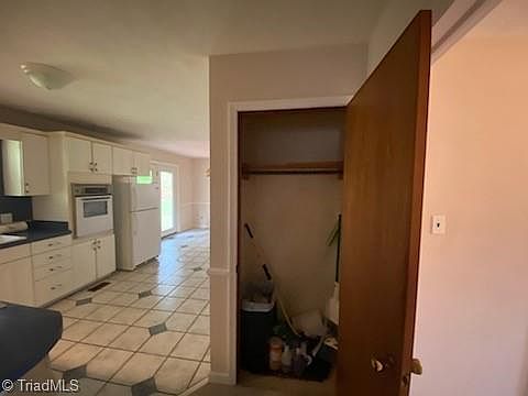5th image of 110 Finley Cir