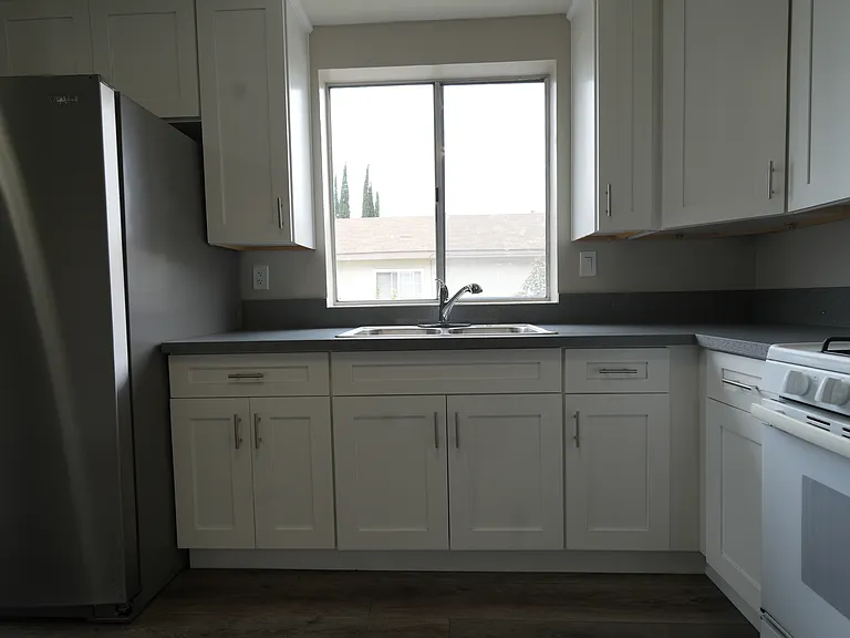457 W Sepulveda St — Photo 29